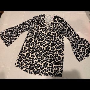 Izzy & Lola Leopard Print Bell Sleeve Shift Dress